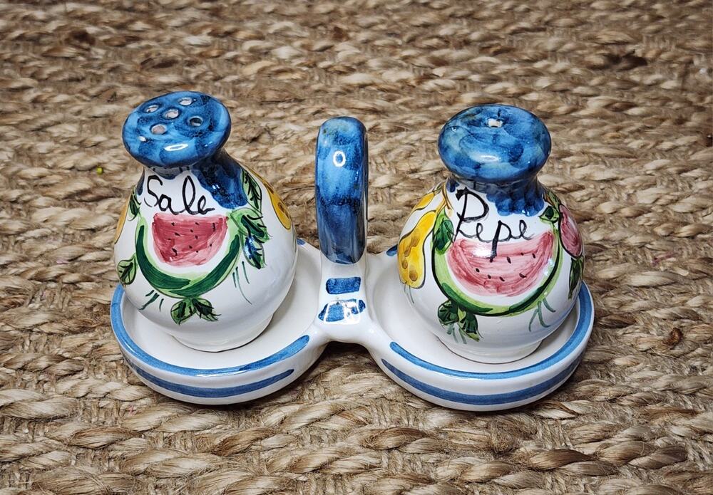 Vintage Procida Vietri Pottery Fruit Salt And Pepper Shakers Hand Painted Italy